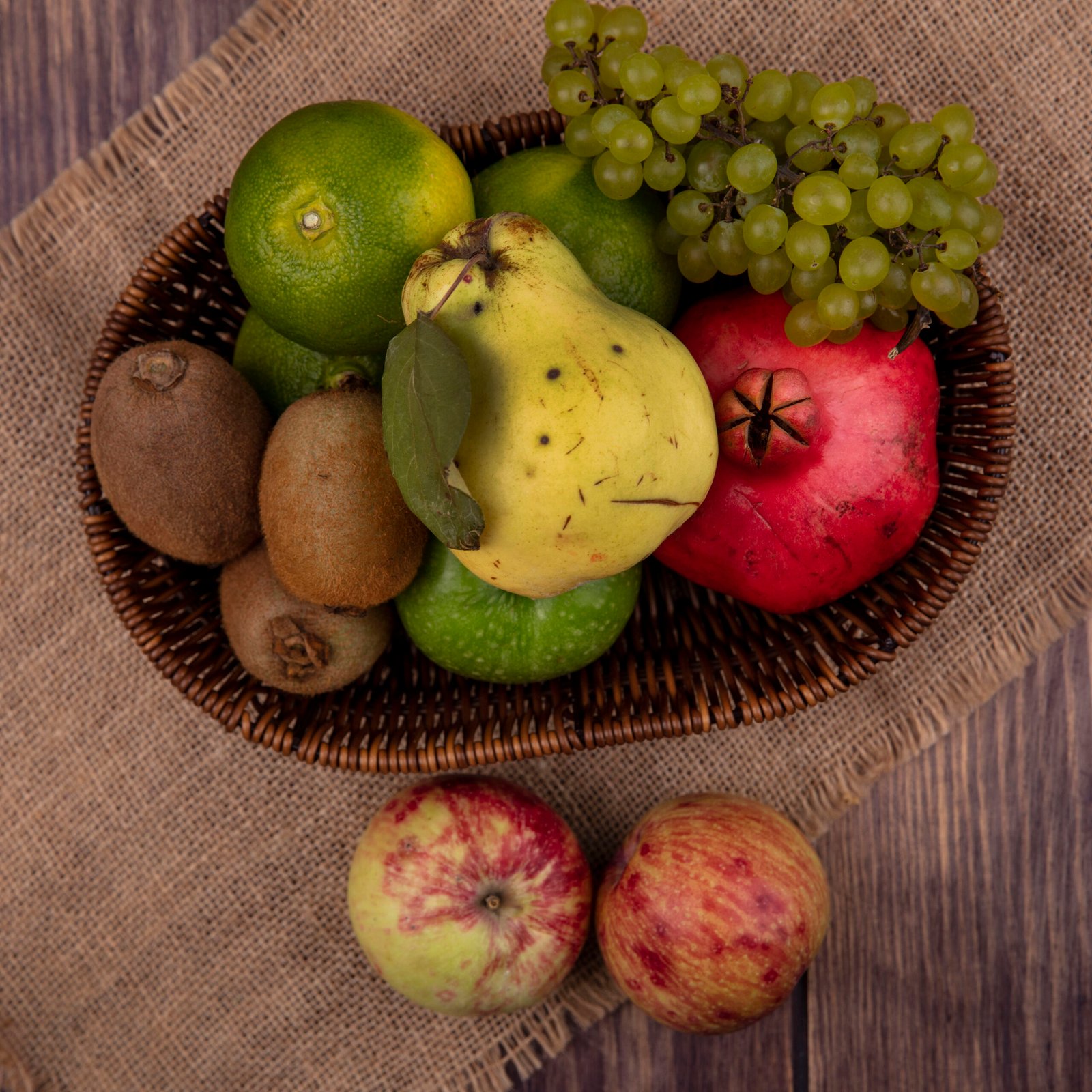 “Puesto de frutería en Algeciras con fruta y verdura fresca de temporada”